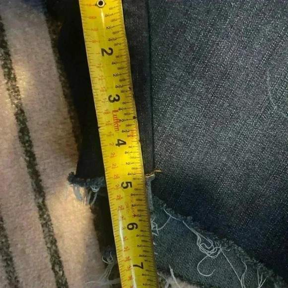 American Eagle Women’s Dark wash midi shorts size 8, 360 super stretch - Picture 9 of 10